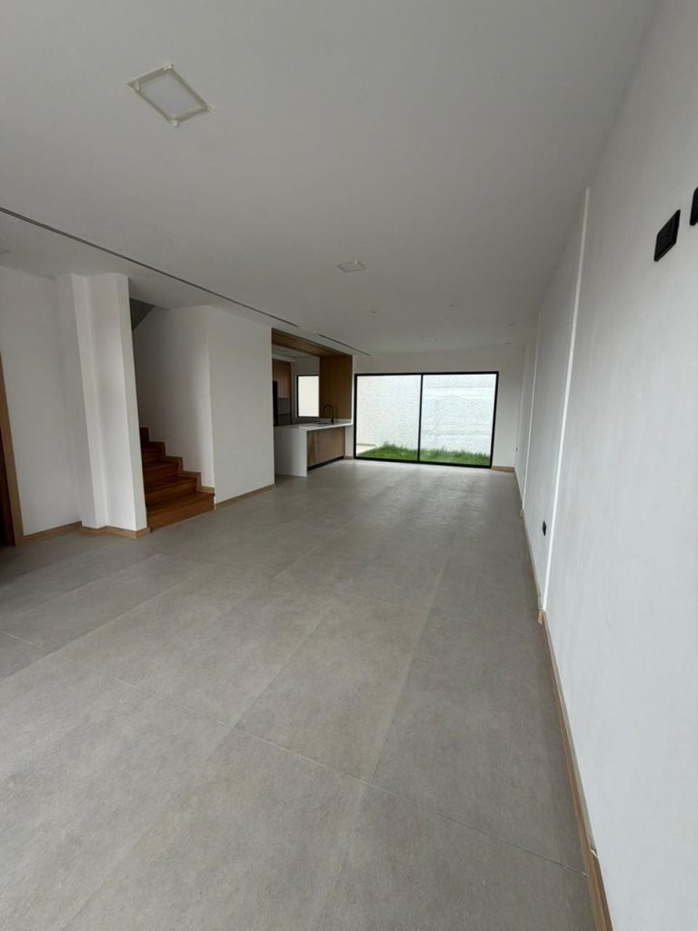 p3175-misicata-emov-sala